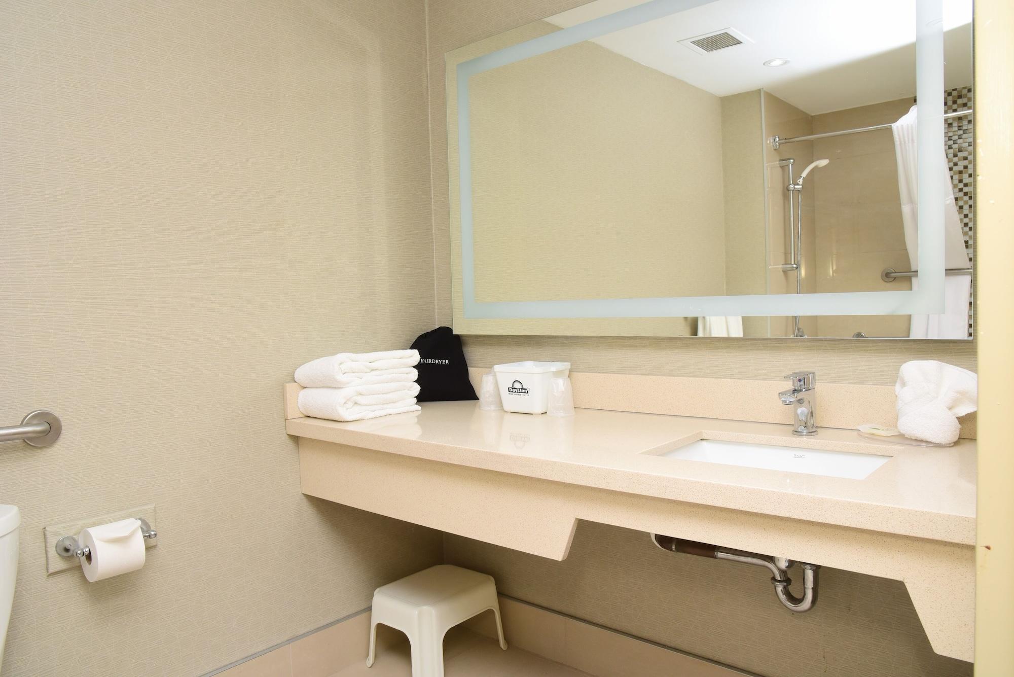 Days Inn By Wyndham Ottawa Eksteriør bilde