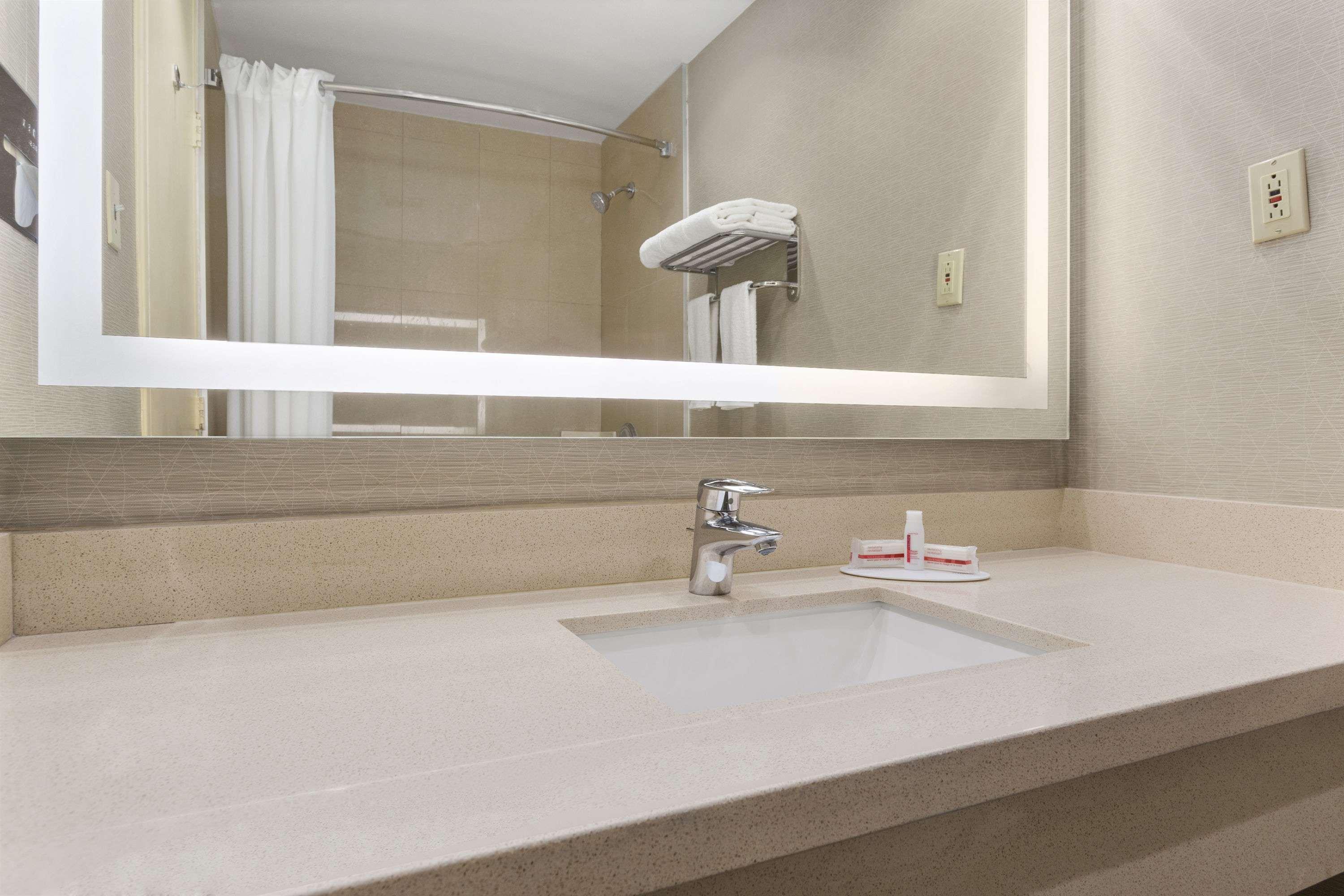 Days Inn By Wyndham Ottawa Eksteriør bilde